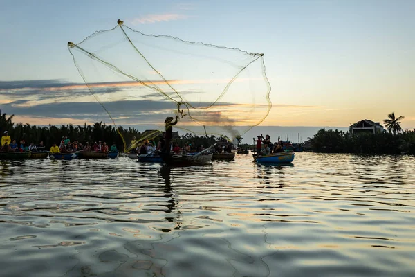 Pescador Tradicional Está Pescando Hoi Vietnam Diciembre 2019 — Foto de Stock