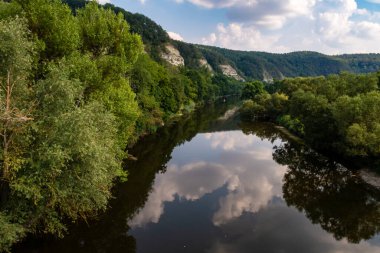 Almanya 'daki Creuzburg' daki Werra Nehri.