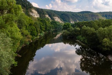 Almanya 'daki Creuzburg' daki Werra Nehri.