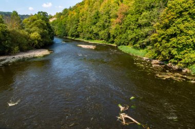 Almanya 'daki Creuzburg' daki Werra Nehri.