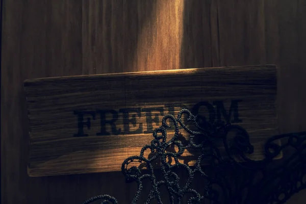 Слово Свободы Написано Деревянной Тарелке Freedom Text Wooden Table Your — стоковое фото