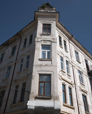 Chernivtsi, Ukrayna, 25.08.2019: Avusturya mimarisine sahip eski güzel binalar