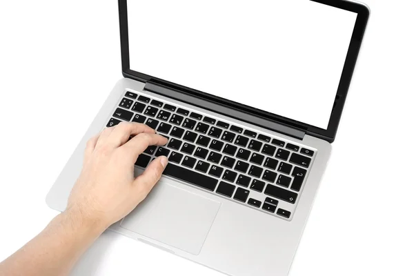 Mâinile omului lucrează la laptop — Fotografie, imagine de stoc