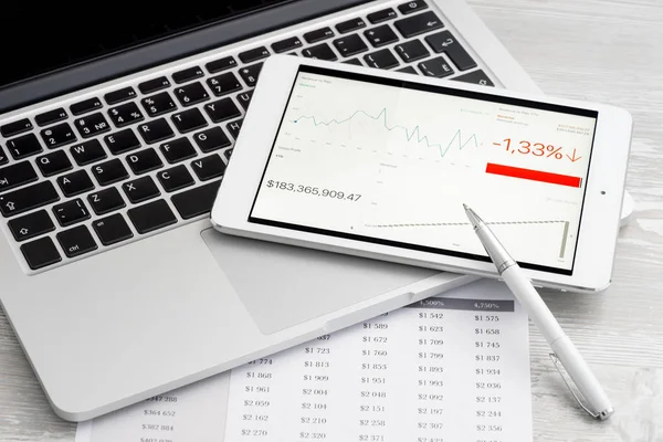 Business analytic with tablet — Stock Photo, Image