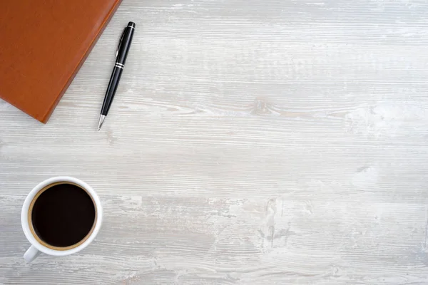 Bureau tafel met koffiekopje — Stockfoto