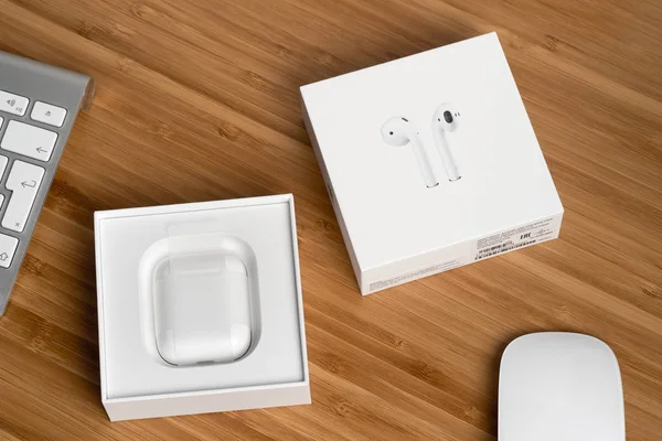 AirPods беспроводные наушники — стоковое фото