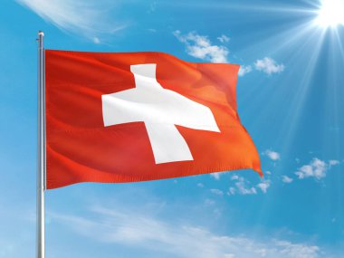 İsviçre ulusal bayrağı derin mavi gökyüzüne karşı rüzgarda dalgalanıyor. Kaliteli kumaş. Uluslararası ilişkiler kavramı.