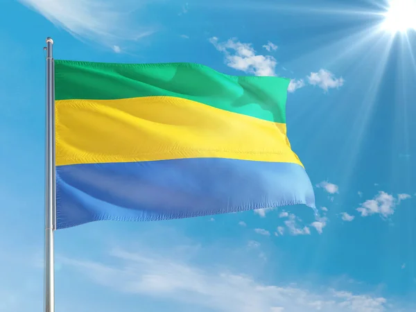 Gabon Flaga Narodowa Macha Wietrze Przed Głębokim Błękitnym Niebem Wysokiej — Zdjęcie stockowe