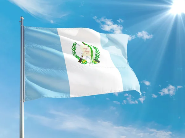 Guatemala Ulusal Bayrağı Derin Mavi Gökyüzüne Karşı Rüzgarda Dalgalanıyor Kaliteli — Stok fotoğraf