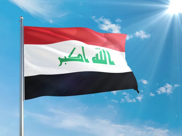 Die Irakische Nationalflagge Weht Wind Vor Tiefblauem Himmel Hochwertiger Stoff — Stockfoto