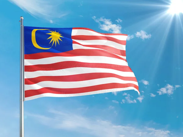 Malajská Národní Vlajka Vlající Větru Proti Tmavomodré Obloze Kvalitní Tkanina — Stock fotografie
