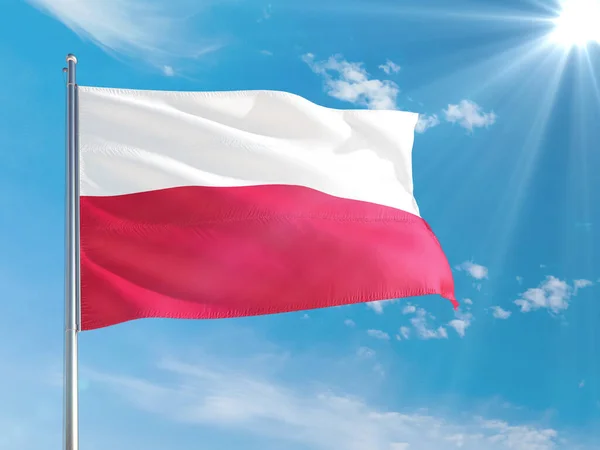 Flaga Narodowa Polski Machająca Wietrze Przeciwko Głębokiemu Błękitnemu Niebu Wysokiej — Zdjęcie stockowe
