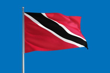 Trinidad ve Tobago ulusal bayrağı derin mavi gökyüzünde rüzgarda dalgalanıyor. Kaliteli kumaş. Uluslararası ilişkiler kavramı.