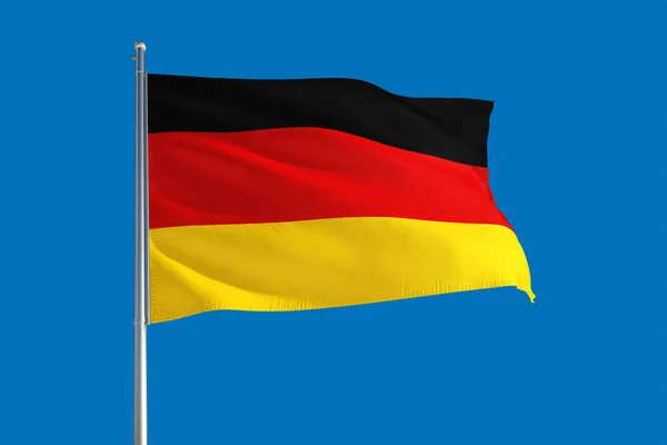 德国国旗在深蓝色的天空中迎风飘扬 高质量的面料 国际关系概念 — 图库照片