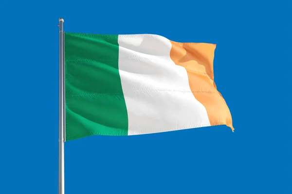 Bandiera Nazionale Irlandese Sventola Nel Vento Cielo Blu Intenso Tessuto — Foto Stock