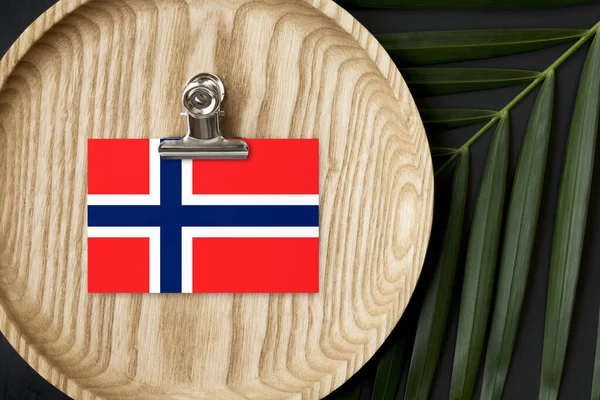 Bandera Bouvet Islands Etiquetada Placa Madera Palma Tropical Deja Monstera — Foto de Stock