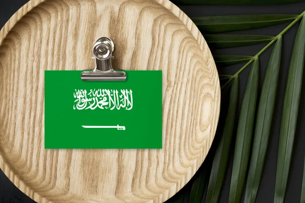 Drapeau Arabie Saoudite Marqué Sur Une Plaque Bois Feuilles Palmier — Photo