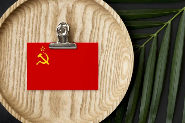 Bandera Unión Soviética Etiquetada Placa Madera Palma Tropical Deja Monstera — Foto de Stock