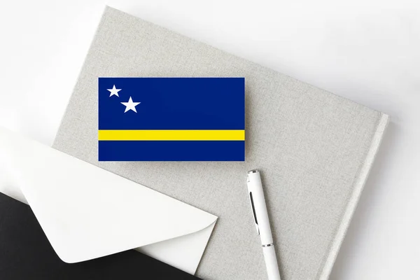 Bendera Curacao Pada Latar Belakang Huruf Minimalis Amplop Undangan Nasional — Stok Foto