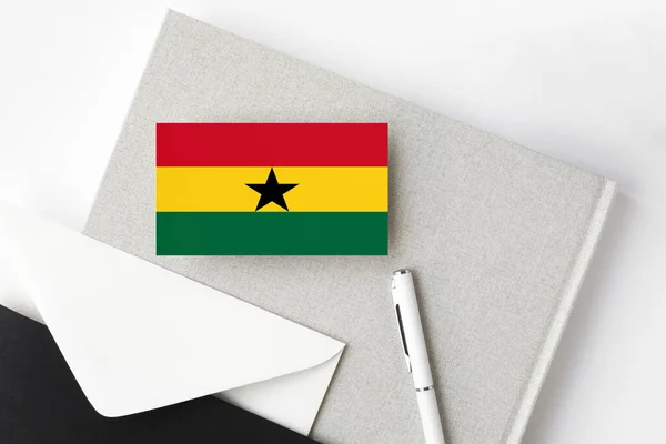 Bandera Ghana Sobre Fondo Carta Minimalista Sobre Invitación Nacional Con — Foto de Stock