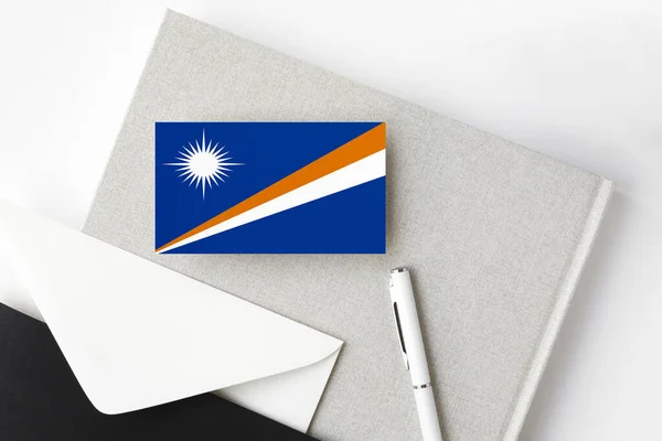 Bandera Las Islas Marshall Sobre Fondo Letra Minimalista Sobre Invitación — Foto de Stock