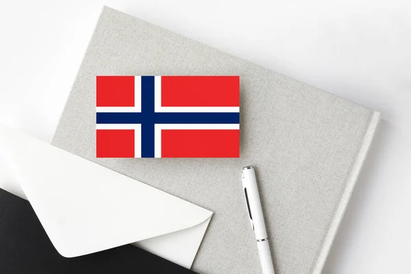 Bandera Noruega Sobre Fondo Carta Minimalista Sobre Invitación Nacional Con — Foto de Stock