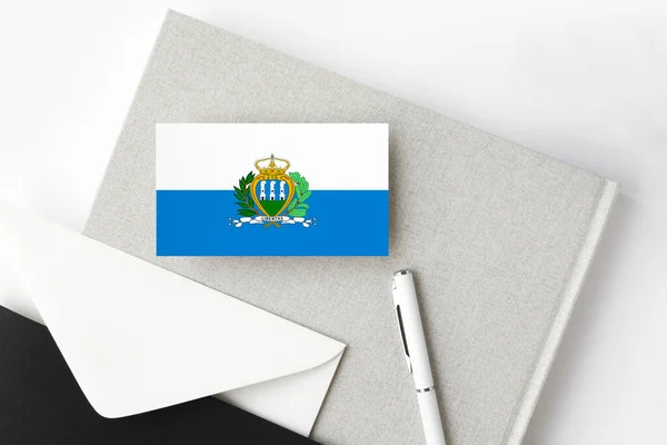 Bandera San Marino Sobre Fondo Carta Minimalista Sobre Invitación Nacional — Foto de Stock