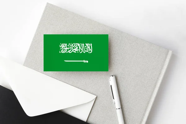 Drapeau Arabie Saoudite Sur Fond Lettre Minimaliste Enveloppe Nationale Invitation — Photo
