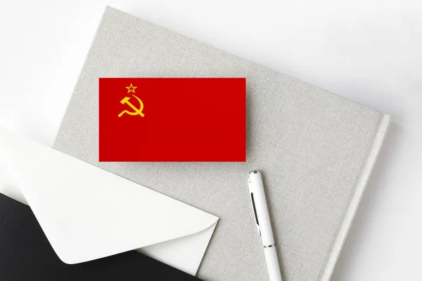 소련은 국기를 그린다 초대장 봉투에 공책이 의사소통 — 스톡 사진