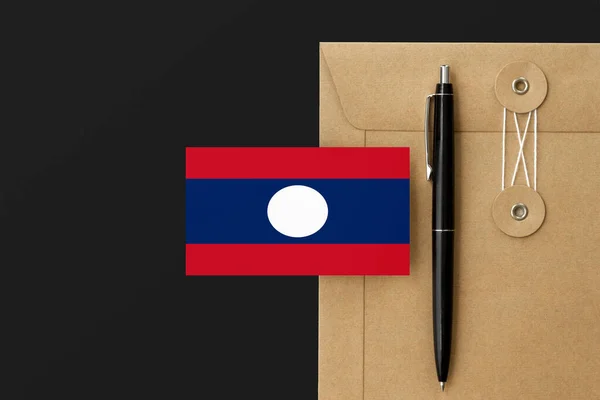 Bandera Laos Sobre Carta Envolvente Artesanal Fondo Pluma Negra Concepto — Foto de Stock