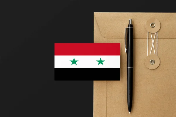 Bandera Siria Carta Sobre Artesanal Fondo Pluma Negra Concepto Invitación — Foto de Stock