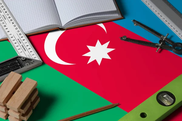 Bandera Nacional Azerbaiyán Sobre Concepto Profesión Con Escritorio Arquitecto Antecedentes — Foto de Stock