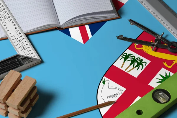Bandera Nacional Fiyi Sobre Concepto Profesión Con Escritorio Arquitecto Antecedentes — Foto de Stock
