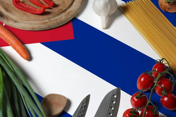 Flaga Kuby Świeżych Warzywach Koncepcji Nóż Drewniany Stół Koncepcja Gotowania — Zdjęcie stockowe
