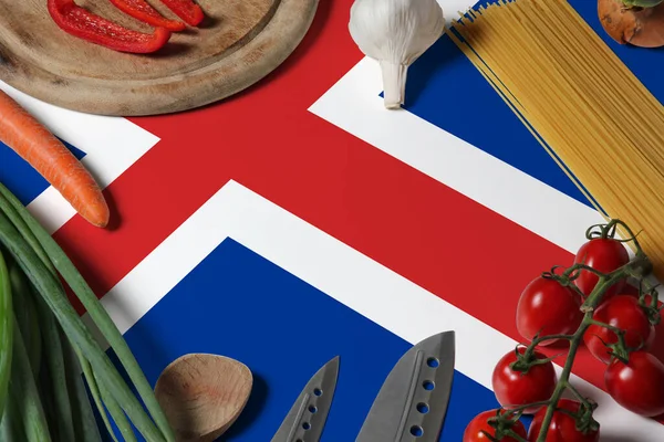 Island Flagga Färska Grönsaker Och Kniv Koncept Träbord Matlagning Koncept — Stockfoto
