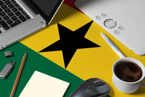 Ghana Bandera Nacional Espacio Trabajo Vista Superior Diseñador Creativo Con — Foto de Stock