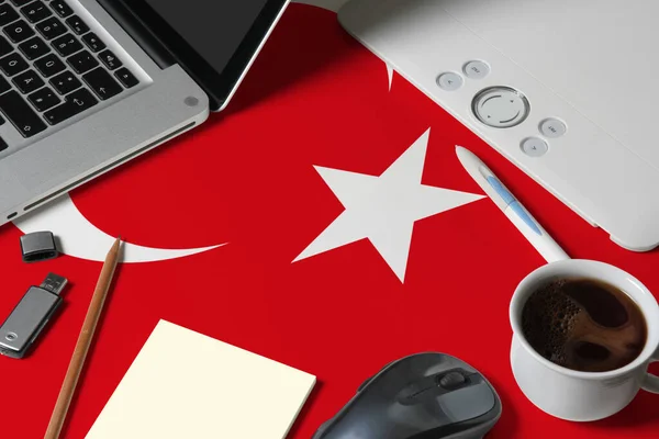 Bandera Nacional Turquía Espacio Trabajo Vista Superior Diseñador Creativo Con — Foto de Stock