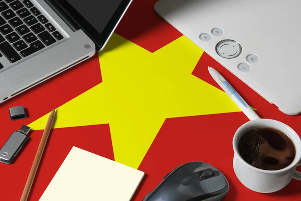 Vietnam Bandera Nacional Espacio Trabajo Vista Superior Diseñador Creativo Con — Foto de Stock