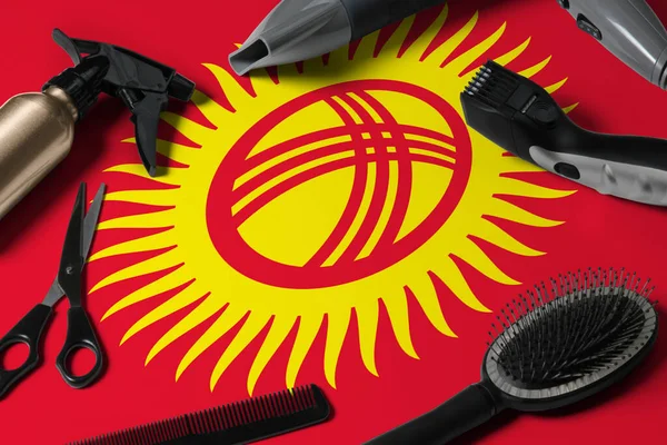 Bandera Kirguistán Con Herramientas Corte Cabello Peines Tijeras Herramientas Peluquería — Foto de Stock