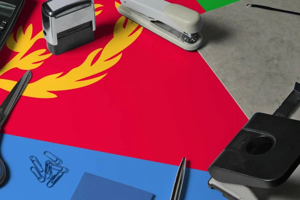 Bandera Eritrea Con Antecedentes Lugar Trabajo Del Secretario Oficina Concepto — Foto de Stock