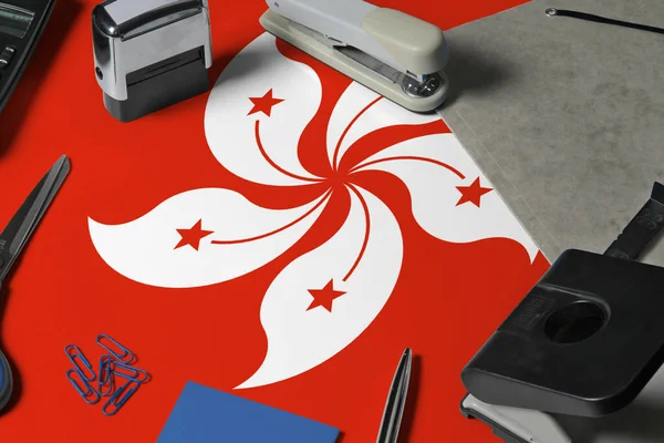 Bandera Hong Kong Con Antecedentes Lugar Trabajo Empleado Oficina Concepto — Foto de Stock