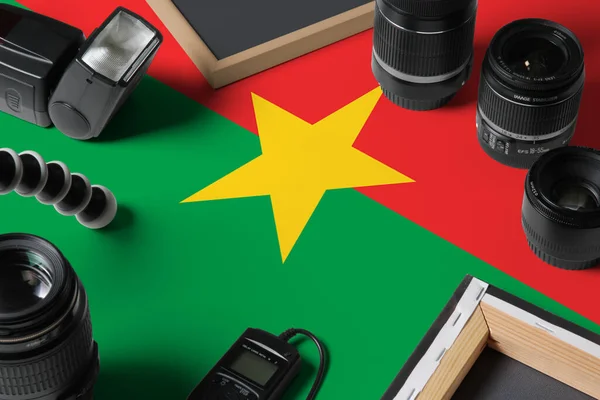 Bandera Nacional Burkina Faso Con Vista Superior Del Equipo Fotógrafo — Foto de Stock