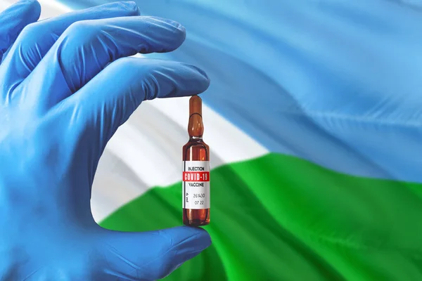 Džibutská Vlajka Konceptem Coronavirus Covid Doktor Modrými Ochrannými Rukavicemi Držící — Stock fotografie