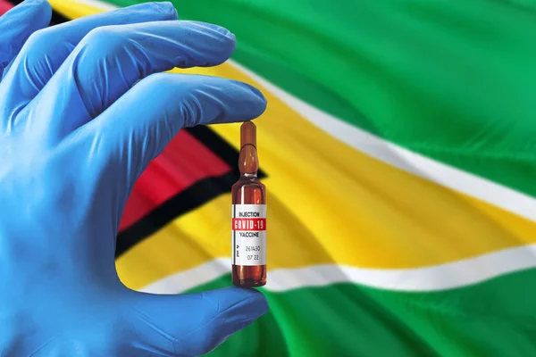 Guyana Vlajka Koncepcí Coronavirus Covid Doktor Modrými Ochrannými Rukavicemi Držící — Stock fotografie
