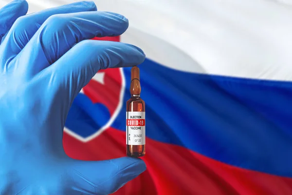 Bandera Eslovaquia Con Concepto Coronavirus Covid Médico Con Guantes Médicos — Foto de Stock
