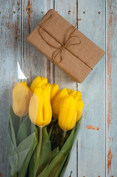 Background Flowers Tulips Bouquet White Yellow Wooden Blue Background Gifts — Stock Photo, Image