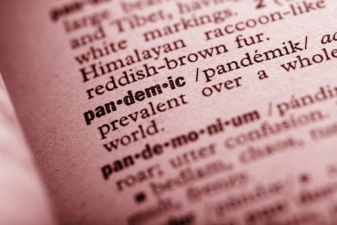 Sözlükte hafif kırmızımsı bir renge sahip 