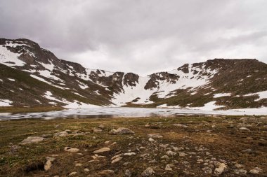 Zirve Gölü, Colorado Bulutlu bir günde.
