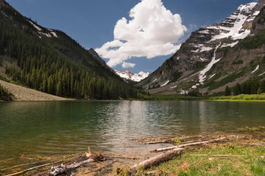 Krater Gölü, Colorado Maroon Bells yakınlarında..