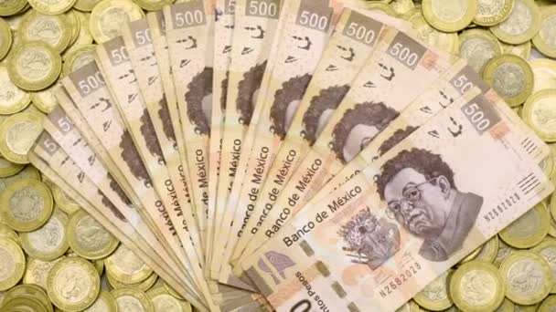 Zoom Aplica Una Pila Dinero Mexicano Haciendo Movimiento — Vídeo de stock